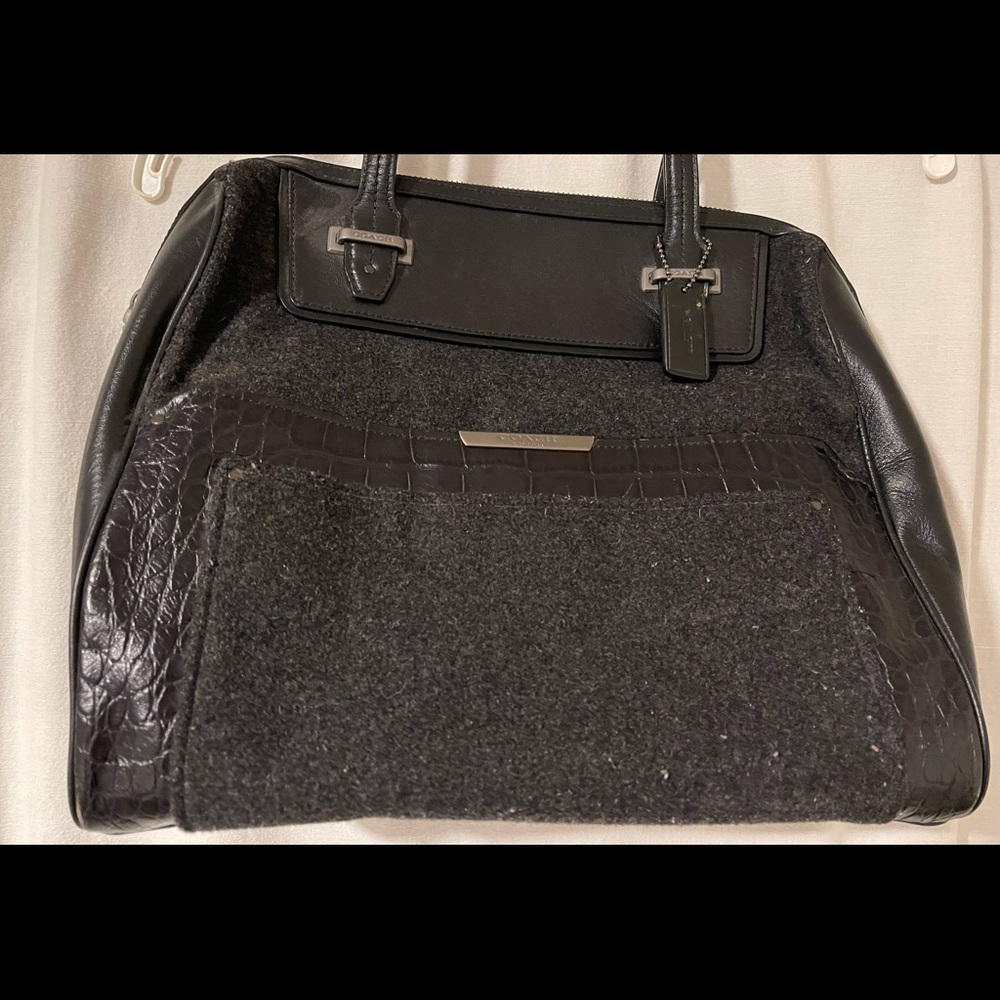 Black leather Coach bag in great condition!